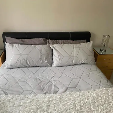 Amazing 2 Bedroom At Ues Apartment