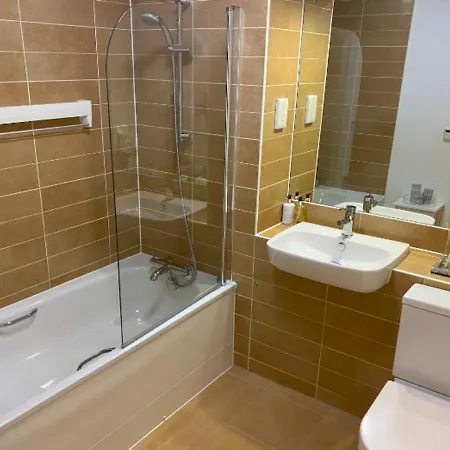 Amazing 2 Bedroom At Ues Apartment *