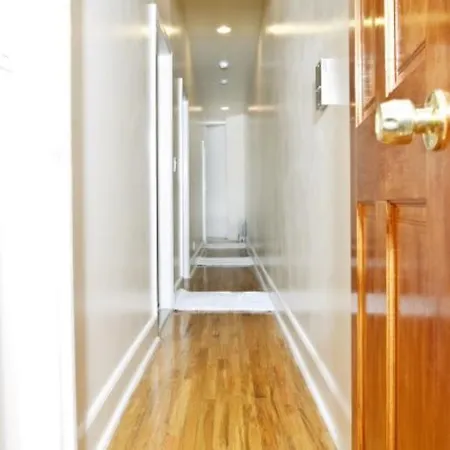 Huge 4 Bedroom Apartment *