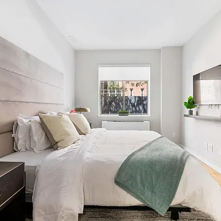 Unbeatable 3br With Private Patio In Upper East Side Apartment New York