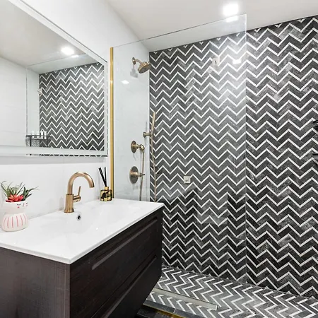 Unbeatable 3br With Private Patio In Upper East Side Apartment