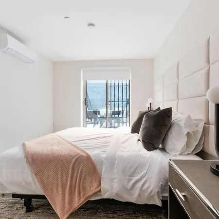 Unbeatable 3br With Private Patio In Upper East Side
