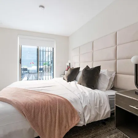 Unbeatable 3br With Private Patio In Upper East Side