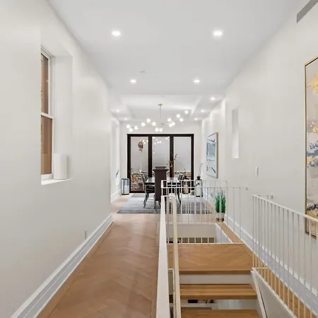 Holiday home Riverside By Rove Travel 7br Modern Townhouse *
