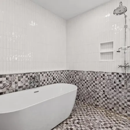 Holiday home Riverside By Rove Travel 7br Modern Townhouse