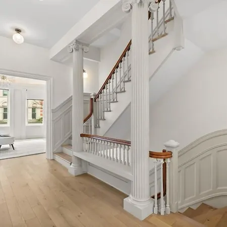Riverside By Rove Travel 7br Modern Townhouse New York