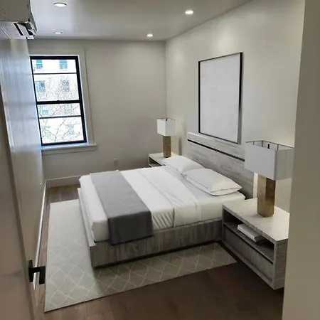 Newly Renovated Massive Three Bedroom! Apartment *