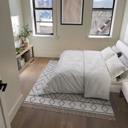 Newly Renovated Massive Three Bedroom! Apartment New York