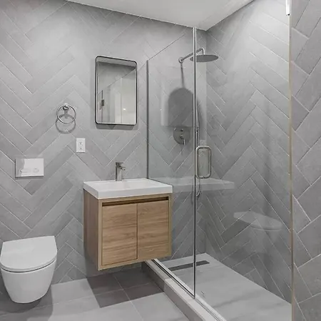 Apartment Newly Renovated Massive Three Bedroom! New York