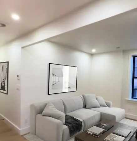 Apartment Newly Renovated Massive Three Bedroom!