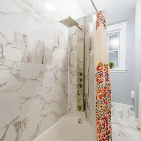 Beautiful 3 Bedroom In Nyc! Apartment *