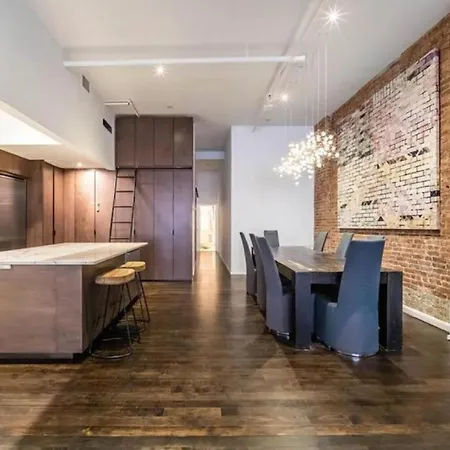 Luxurious 3 Bedroom Beautifully Renovated Loft *
