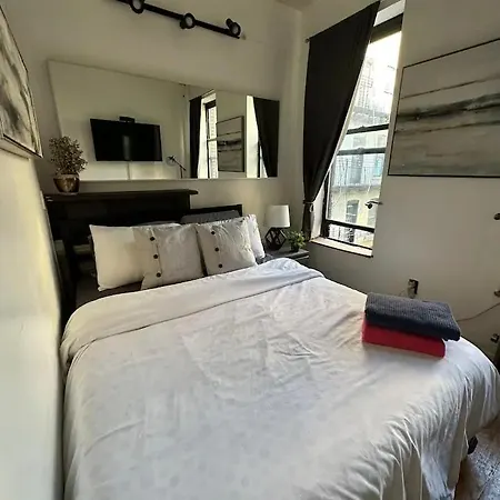 The 30 Day Vibrant House Apartment