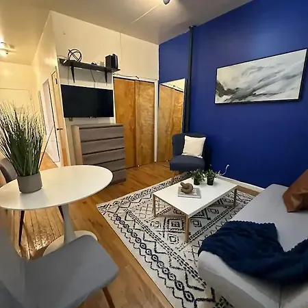 The 30 Day Vibrant House Apartment *