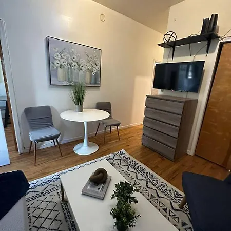 The 30 Day Vibrant House Apartment