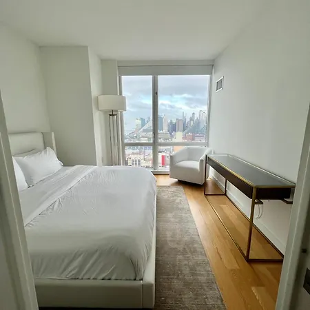 Breathtaking Nyc Views! Luxury 1 Bed 1 Bath *