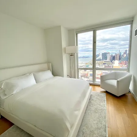 Breathtaking Nyc Views! Luxury 1 Bed 1 Bath