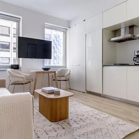 Midtown West 1br W Gym Wd Nr Bryant Park Nyc-1380 Apartment *