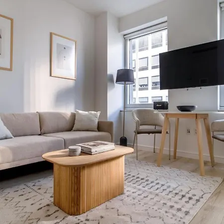Midtown West 1br W Gym Wd Nr Bryant Park Nyc-1380 *