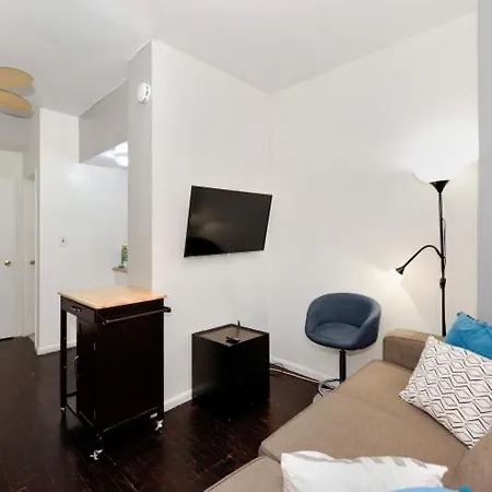Monthly Nyc Rentals- Gorgeous 2 Bedroom Apartment