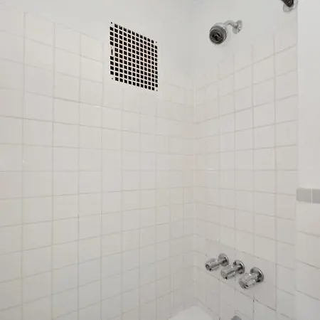 Monthly Nyc Rentals- Gorgeous 2 Bedroom Apartment *