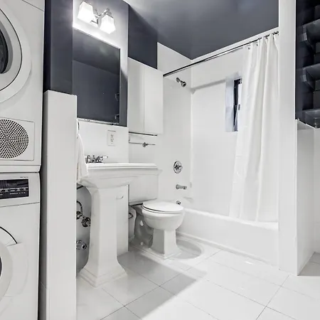 Monthly Nyc Rentals- Comfy 3 Bedroom 1 Ba Apt *