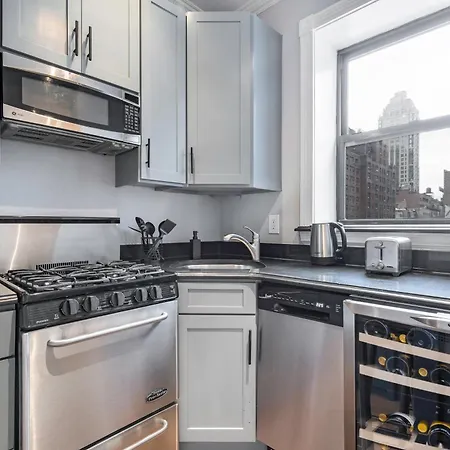 Monthly Nyc Rentals- Comfy 3 Bedroom 1 Ba Apt * New York