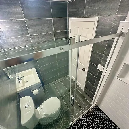 Monthly Nyc Rentals- Beautiful 2 Bedroom 2 Ba Unit *