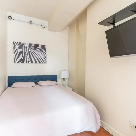 Monthly New York- Spacious 4 Bedroom Unit Apartment