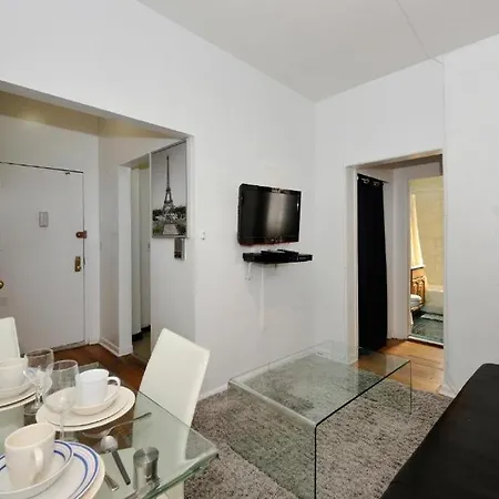 Stylish 2 Bedroom Unit Apartment *