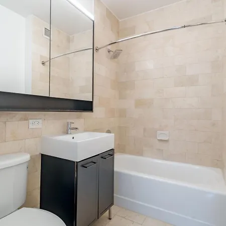 Comfort And Charm 2br 1bath New York