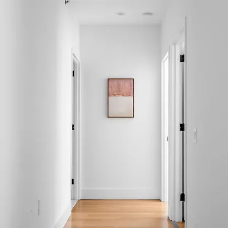 Comfort And Charm 2br 1bath Apartment