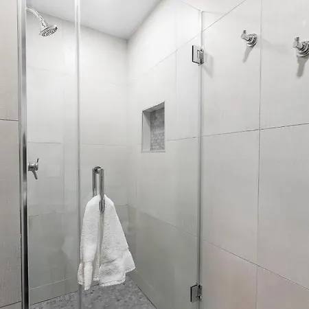 1br Gorgeous Apt In Lenox Hill! Apartment