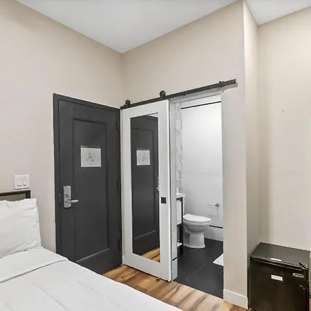1br Gorgeous Apt In Lenox Hill!