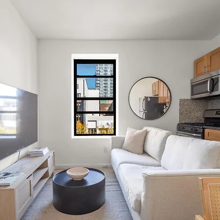 Chic 3bd 1bath Space Close To East River Walk Apartment *