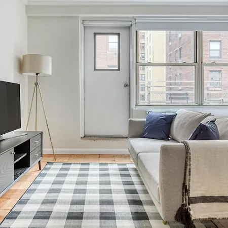 Apartment Uws W Elevator Doorman Gym Nr 1 Line Nyc-627 *