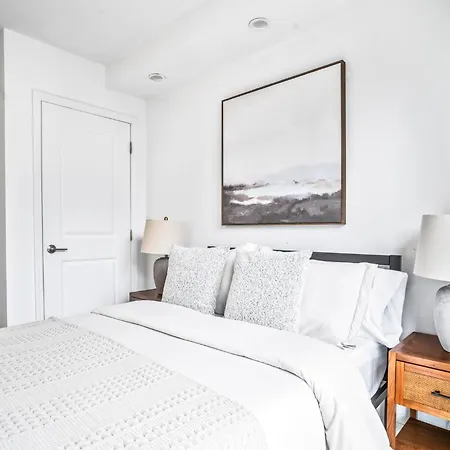 Stunning Modern 2bedroom Near Park And Times Square Apartment *