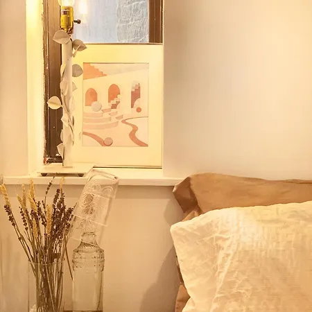 Terracotta - Small Private Bedroom In Les Homestay *