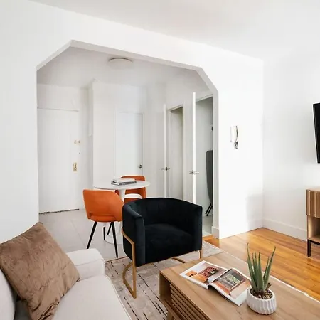 444-3a Newly Renovated 1br - Elevator Building Apartment