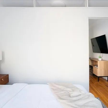 444-3a Newly Renovated 1br - Elevator Building Apartment New York