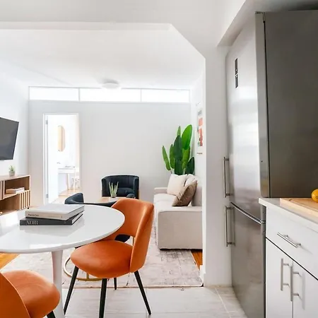 Apartment 444-3a Newly Renovated 1br - Elevator Building *