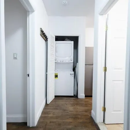 1435-2 3 Bedrooms 2 Bath Wd Ues Apartment