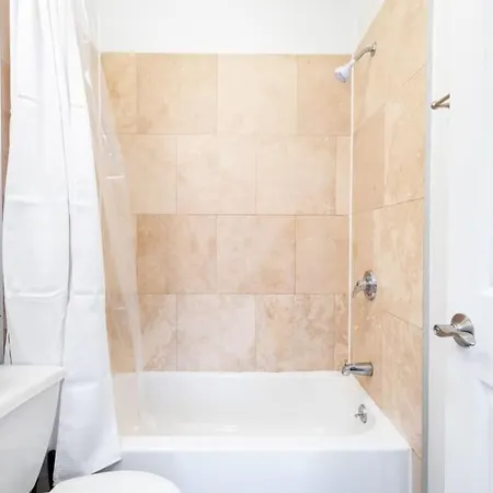 Apartment 1435-2 3 Bedrooms 2 Bath Wd Ues *