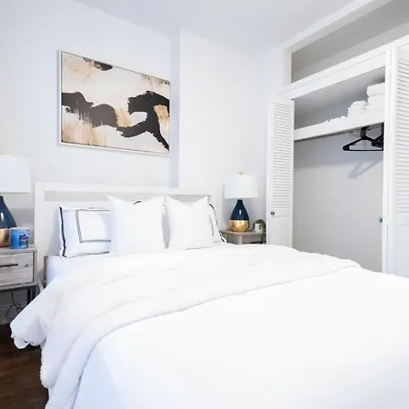 1435-2 3 Bedrooms 2 Bath Wd Ues Apartment *