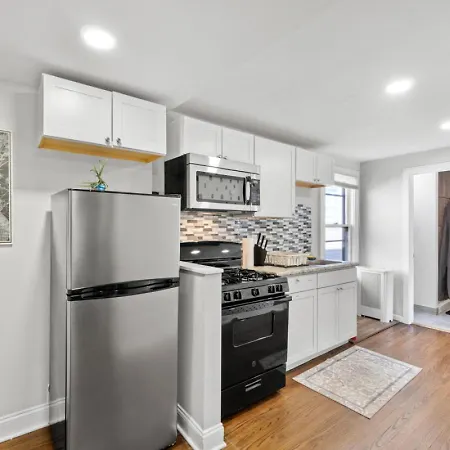 Holiday home The Whimsical Estate Sleeps 16plus 20m To Nyc Free Parking