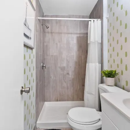 Holiday home The Whimsical Estate Sleeps 16plus 20m To Nyc Free Parking New York