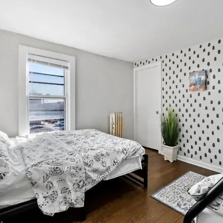 Holiday home The Whimsical Estate Sleeps 16plus 20m To Nyc Free Parking