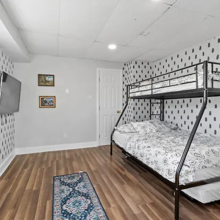 Holiday home The Whimsical Estate Sleeps 16plus 20m To Nyc Free Parking *