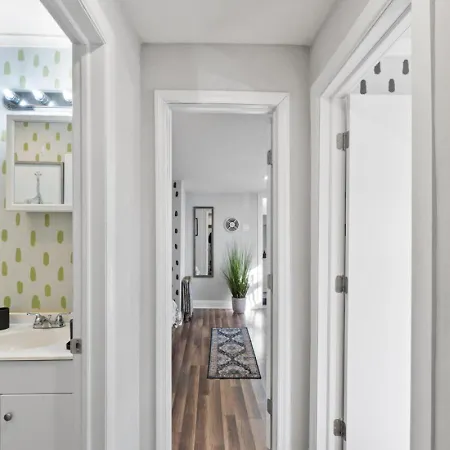 Holiday home The Whimsical Estate Sleeps 16plus 20m To Nyc Free Parking New York