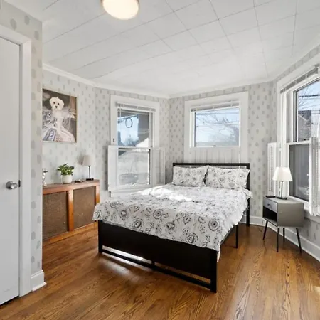 The Whimsical Estate Sleeps 16plus 20m To Nyc Free Parking Holiday home *